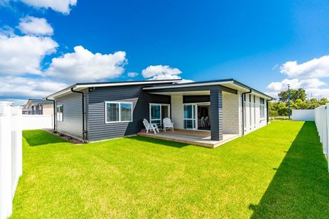 Photo of property in 43 Stace Hopper Drive, One Tree Point, 0118