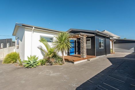 Photo of property in 3 Kamahi Street, Castlecliff, Whanganui, 4501