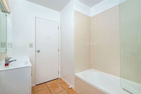 Photo of property in 3/42 Fields Parade, Oteha, Auckland, 0632