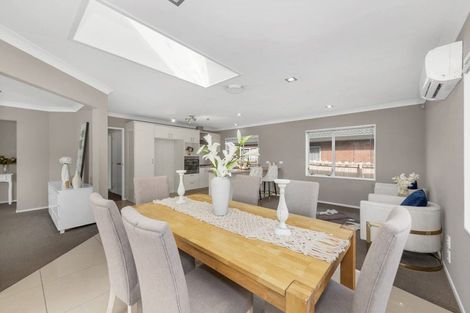 Photo of property in 58 Frank Nobilo Drive, Golflands, Auckland, 2013