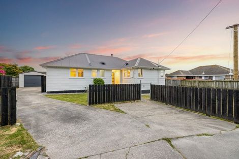Photo of property in 23 Lambeth Crescent, Northcote, Christchurch, 8052