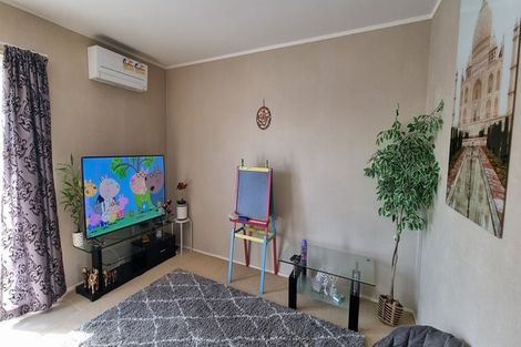 Photo of property in 2/86 Carruth Road, Papatoetoe, Auckland, 2025