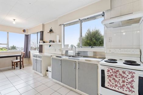 Photo of property in 1/14 Waari Avenue, Sunnyvale, Auckland, 0612