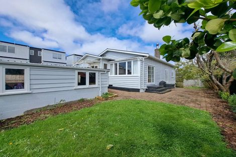 Photo of property in 15 Beatrix Street, Avondale, Auckland, 1026
