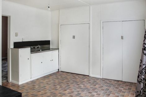 Photo of property in 30 Kingswood Street, Takaro, Palmerston North, 4412