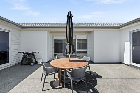 Photo of property in 22 Young Place, Taradale, Napier, 4112