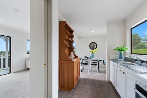 Photo of property in 2/67 West Coast Road, Glen Eden, Auckland, 0602