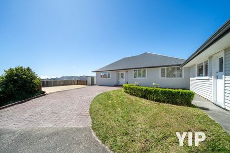 Photo of property in 9 Paparangi Crescent, Paparangi, Wellington, 6037