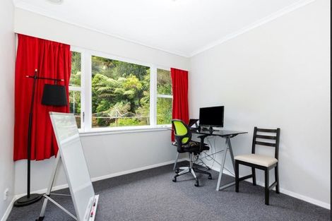 Photo of property in 33 Sunny Grove, Wainuiomata, Lower Hutt, 5014