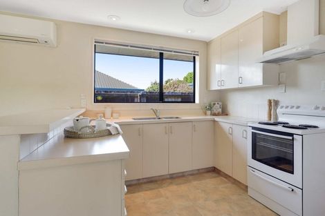 Photo of property in 8 Algie Place, Avonhead, Christchurch, 8042