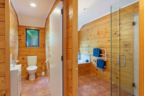 Photo of property in 16 Alexander Street, Waikanae, 5036