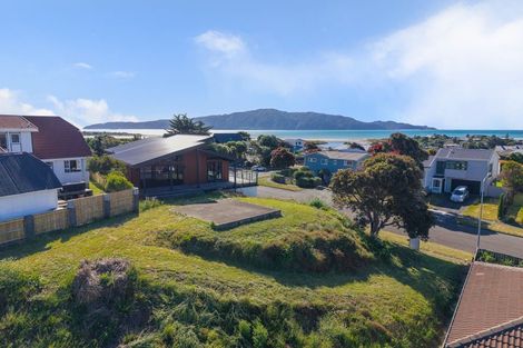 Photo of property in 39 Hicks Crescent, Waikanae Beach, Waikanae, 5036