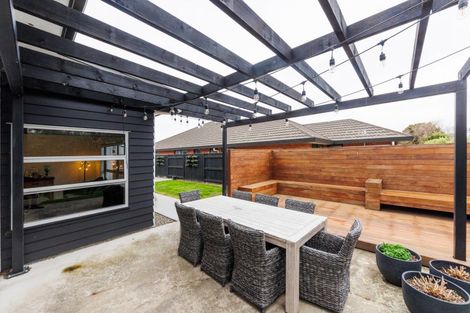 Photo of property in 25 Medallion Court, Kelvin Grove, Palmerston North, 4414