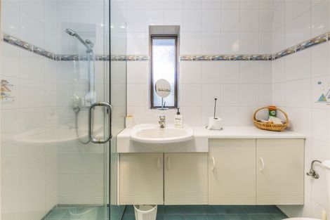 Photo of property in 26 Scenic Drive, Hillpark, Auckland, 2102