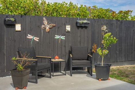 Photo of property in 21 Reeves Street, Waikanae Beach, Waikanae, 5036