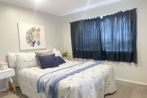 Photo of property in 3 Cessna Way, Newlands, Wellington, 6037