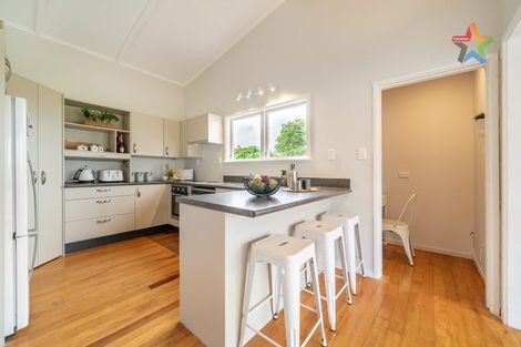 Photo of property in 10 Walnut Way, Maungaraki, Lower Hutt, 5010