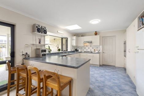 Photo of property in 14 Brookfield Place, Paraparaumu, 5032