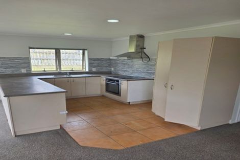 Photo of property in 16 Loughinisland Place, Weymouth, Auckland, 2103