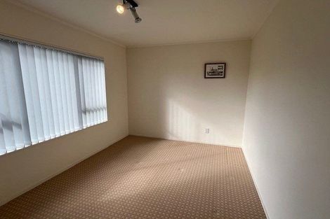 Photo of property in 1 Kincraig Place, Highland Park, Auckland, 2010