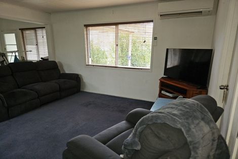 Photo of property in 21 Lavelle Road, Henderson, Auckland, 0612