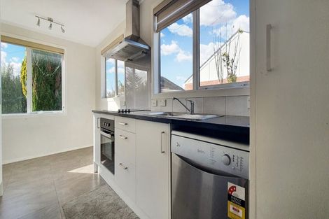 Photo of property in 28 Middlemore Crescent, Papatoetoe, Auckland, 2025