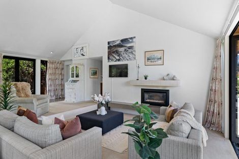 Photo of property in 16 Ellesmere Avenue, Jacks Point, Queenstown, 9371