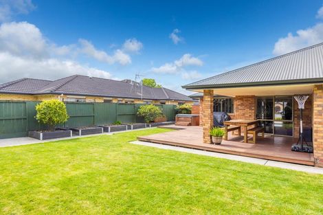 Photo of property in 17 Whitford Place, Rototuna North, Hamilton, 3210