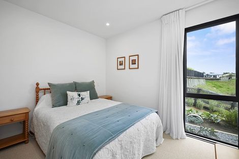 Photo of property in 17 Manurau Crescent, Merrilands, New Plymouth, 4312