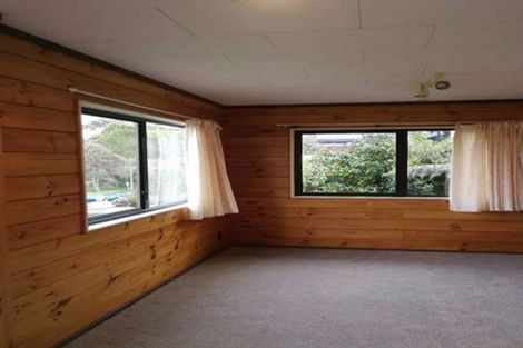 Photo of property in 37 Greenvalley Rise, Glenfield, Auckland, 0629