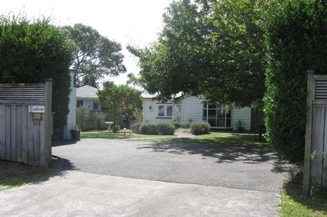 Photo of property in 1/331 Wairau Road, Totara Vale, Auckland, 0627