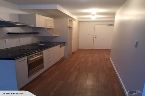 Photo of property in 68 Mountain Road, Henderson Valley, Auckland, 0612