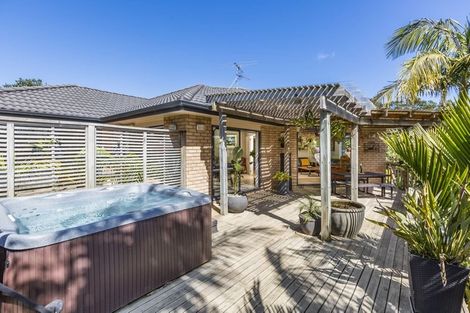 Photo of property in 16 Nimstedt Avenue, Oteha, Auckland, 0632