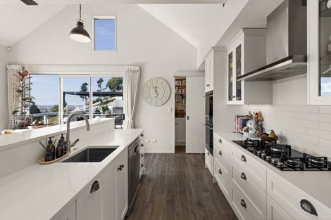 Photo of property in 1 Te Roera Drive, Taradale, Napier, 4112