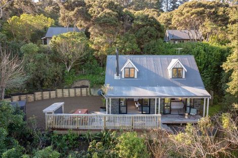 Photo of property in 6888e Christchurch Akaroa Road, Takamatua, 7581