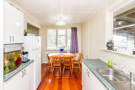 Photo of property in 21 Hinau Street, Tawa, Wellington, 5028