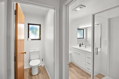Photo of property in 4/476 Devon Street East, Strandon, New Plymouth, 4312