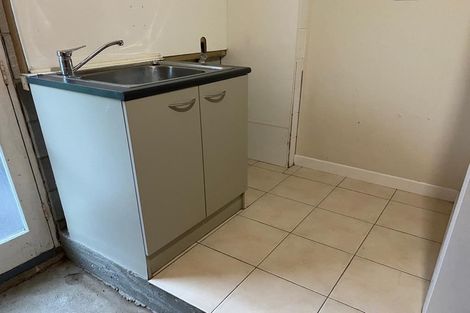 Photo of property in 2/16 Windermere Crescent, Blockhouse Bay, Auckland, 0600