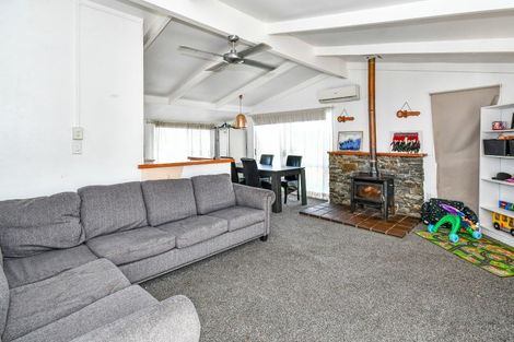 Photo of property in 13 Lismore Place, Papatoetoe, Auckland, 2025