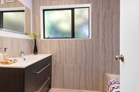 Photo of property in 7a Ellangowan Road, Waiake, Auckland, 0630