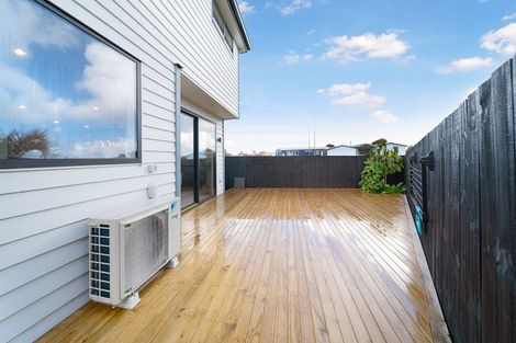 Photo of property in 11a Ballial Place, West Harbour, Auckland, 0618