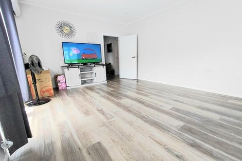 Photo of property in 86d Kelman Road, Kelston, Auckland, 0602