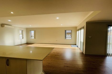 Photo of property in 23 Horizon Road, Oteha, Auckland, 0632