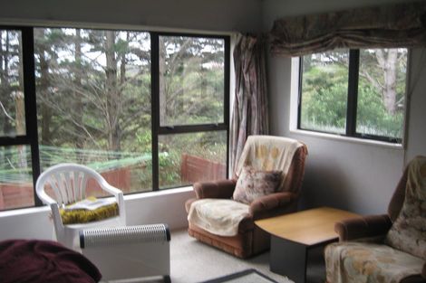 Photo of property in 41 Colchester Crescent, Newlands, Wellington, 6037