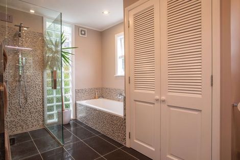 Photo of property in 50 Maungaraki Road, Korokoro, Lower Hutt, 5012