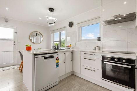 Photo of property in 4/94 Lynwood Road, New Lynn, Auckland, 0600