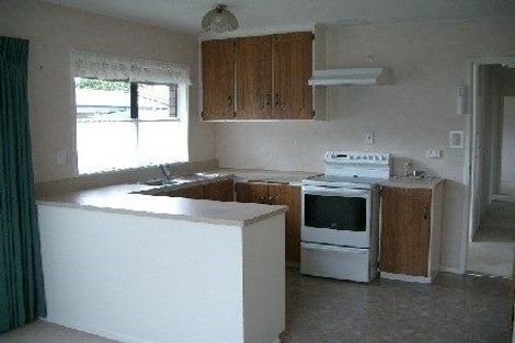 Photo of property in 2/4 Ti Nana Crescent, Henderson, Auckland, 0610