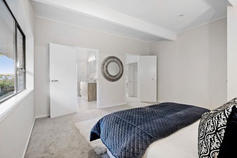 Photo of property in 21a Garadice Road, Rothesay Bay, Auckland, 0630