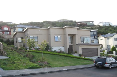 Photo of property in 29 Dress Circle, Newlands, Wellington, 6037