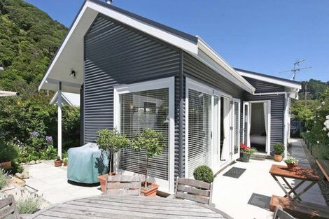 Photo of property in 8 Miro Street, Eastbourne, Lower Hutt, 5013